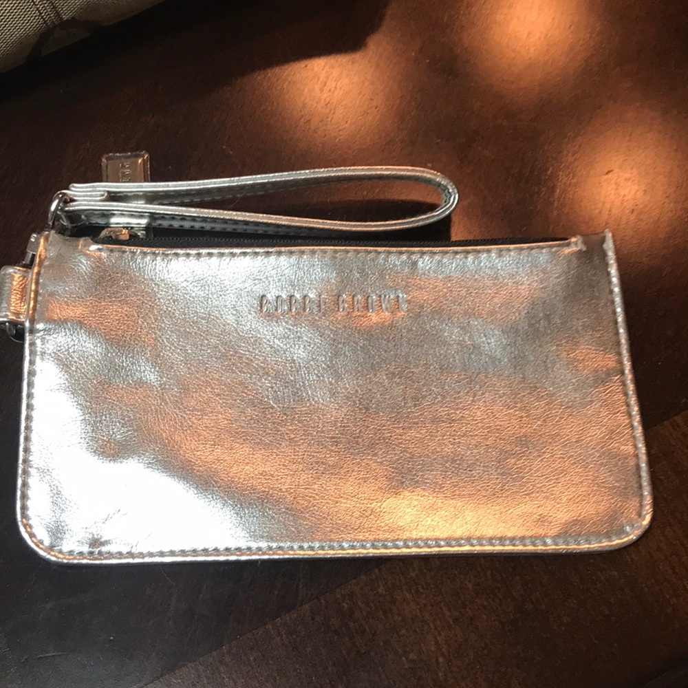 Small Bobbie brown clutch 🌸3 for $15